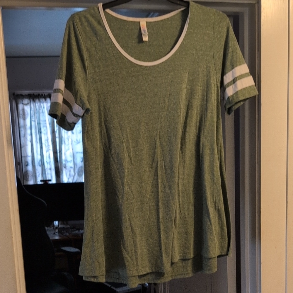 LuLaRoe Heathered Green Top L